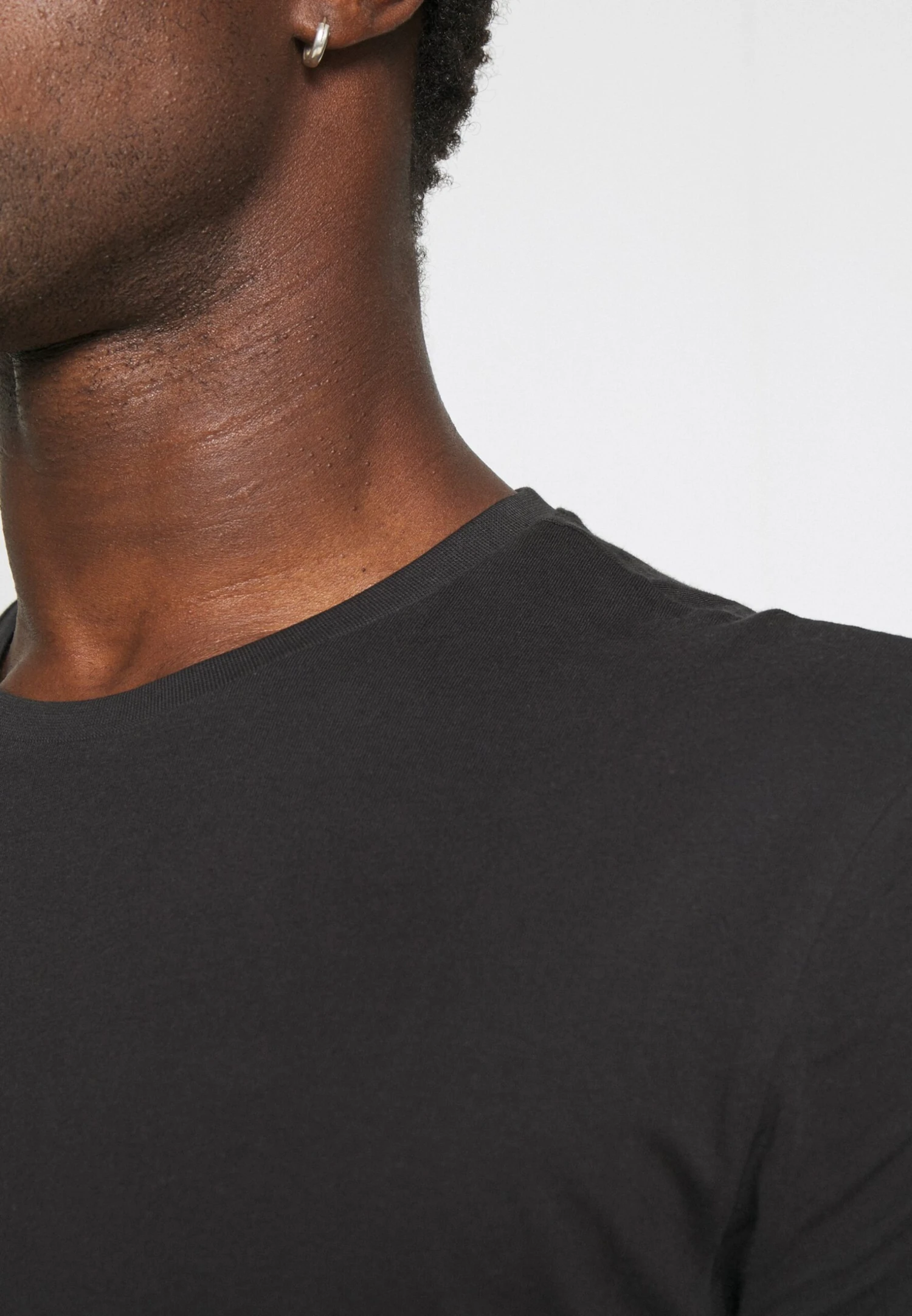 Pier One 3 Pack - Basic T-Shirt - Black/Mottled Dark Grey/Bordeaux 10 Pier One 3 Pack - Basic T-Shirt - Black/Mottled Dark Grey/Bordeaux - Image 8