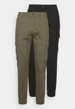 Pier One 2 Pack - Cargo Trousers - Olive/Black -Pier One 07d111b72b7b4304bcd405fc18ad6beb