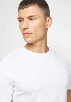 Pier One 7 Pack - Basic T-Shirt - White/Blue/Green -Pier One 250428b12b8d4cafaf02bd6331fda98c