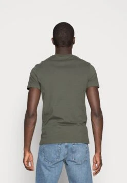 Pier One 3 Pack - Basic T-Shirt - Black/Grey/Green -Pier One 302b28ae9cfb4ba48ebdbc5d108d4998