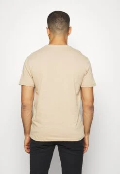Pier One 3 Pack - Basic T-Shirt - Khaki/Tan/Dark Blue 12 Pier One 3 Pack - Basic T-Shirt - Khaki/Tan/Dark Blue -Pier One 4791eff63e034d17860691ffbf9cb972