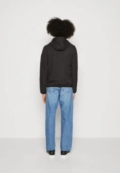 Pier One Waterproof Jacket - Black -Pier One 4e357a4c9dc64463935acb495187a2e8