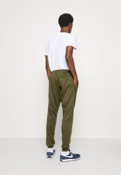 Pier One Tracksuit Bottoms - Olive -Pier One 7cda39b8f69f4986bcbf6242b84d926c