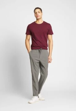 Pier One 3 Pack - Basic T-Shirt - White/Dark Blue/Red -Pier One 7d46c406b4f84647b7fcf18328327658