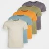Pier One 5 Pack - Basic T-Shirt - Orange/Dark Blue/Green -Pier One 90b78c53f04f4dc081666ac8ae3ca1ec