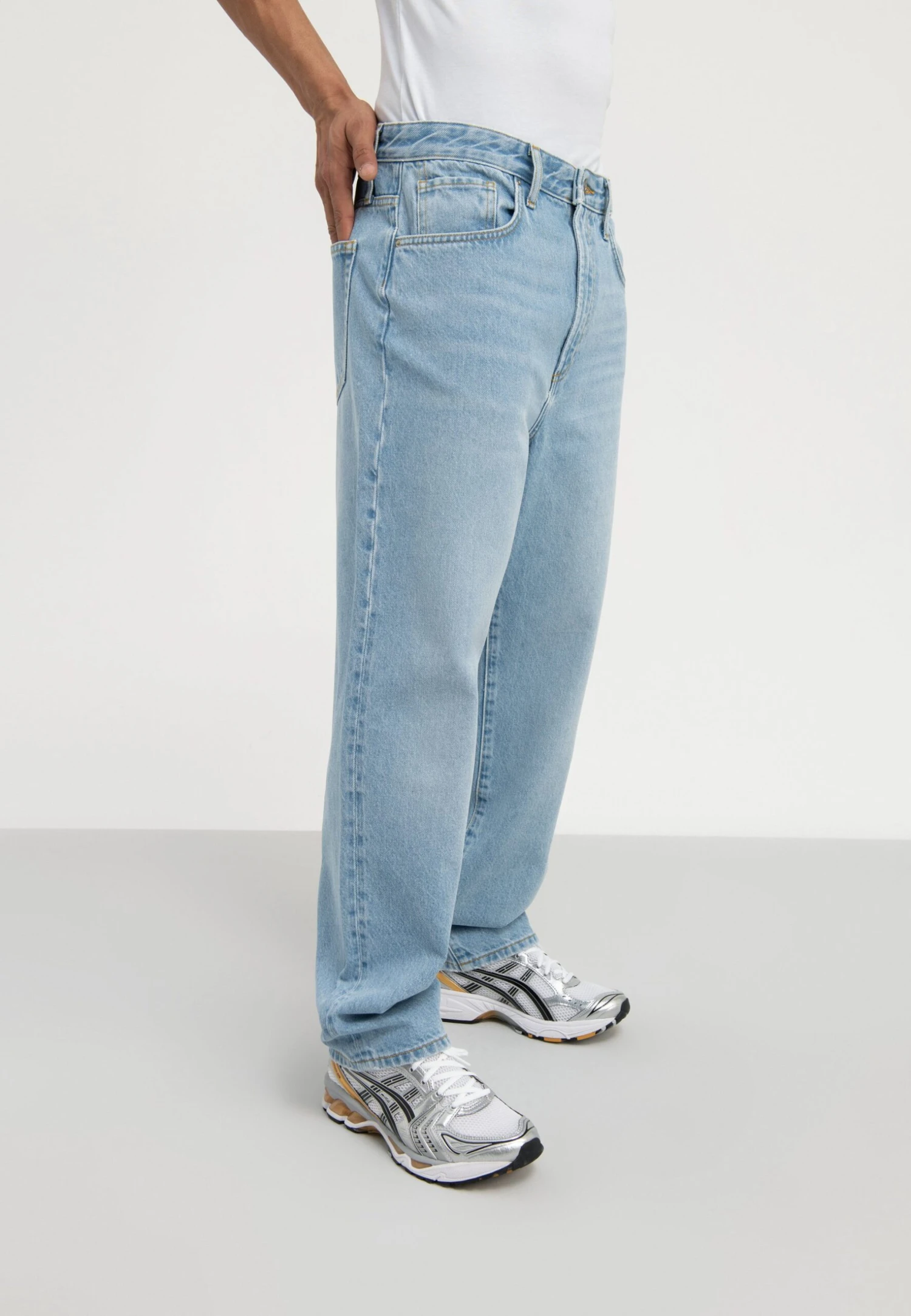 Pier One Relaxed Fit Jeans - Light Blue Denim 6 Pier One Relaxed Fit Jeans - Light Blue Denim - Image 4