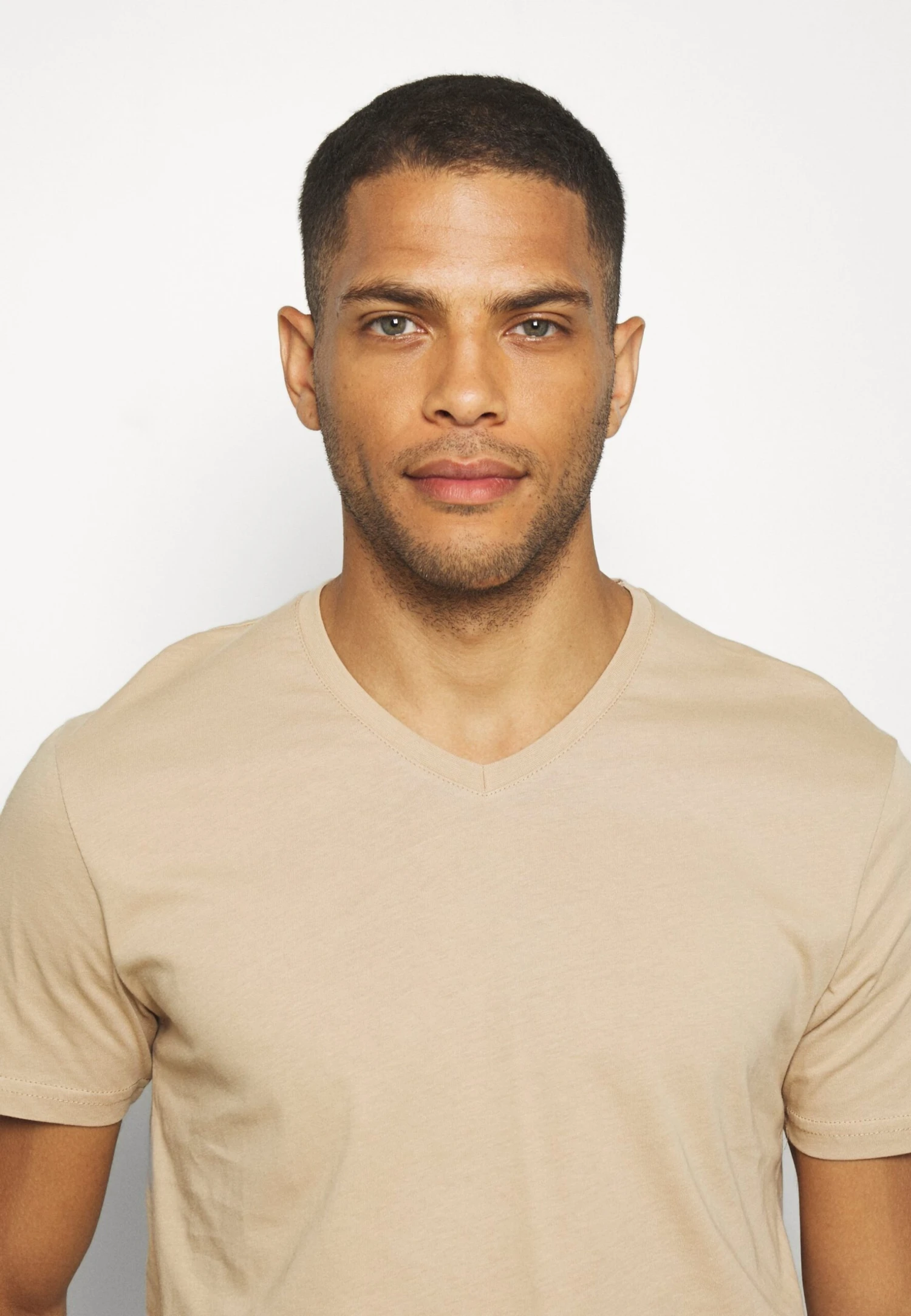 Pier One 3 Pack - Basic T-Shirt - Khaki/Tan/Dark Blue 8 Pier One 3 Pack - Basic T-Shirt - Khaki/Tan/Dark Blue - Image 6