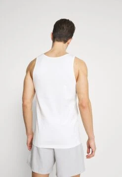 Pier One 3 Pack - Undershirt - Dark Blue/Bordeaux/Off-White -Pier One c9fc11baa1d846e6828598b2538e9190