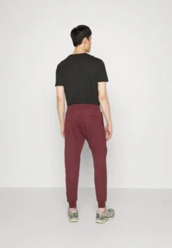 Pier One Tracksuit Bottoms - Tracksuit Bottoms -Pier One e08d9e55adef4896bd03487fd599f013