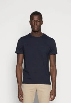 Pier One 5 Pack - Basic T-Shirt - Dark Blue/Grey/Khaki 11 Pier One 5 Pack - Basic T-Shirt - Dark Blue/Grey/Khaki -Pier One e3c6de5d060a4000ae3c432e39b55a84