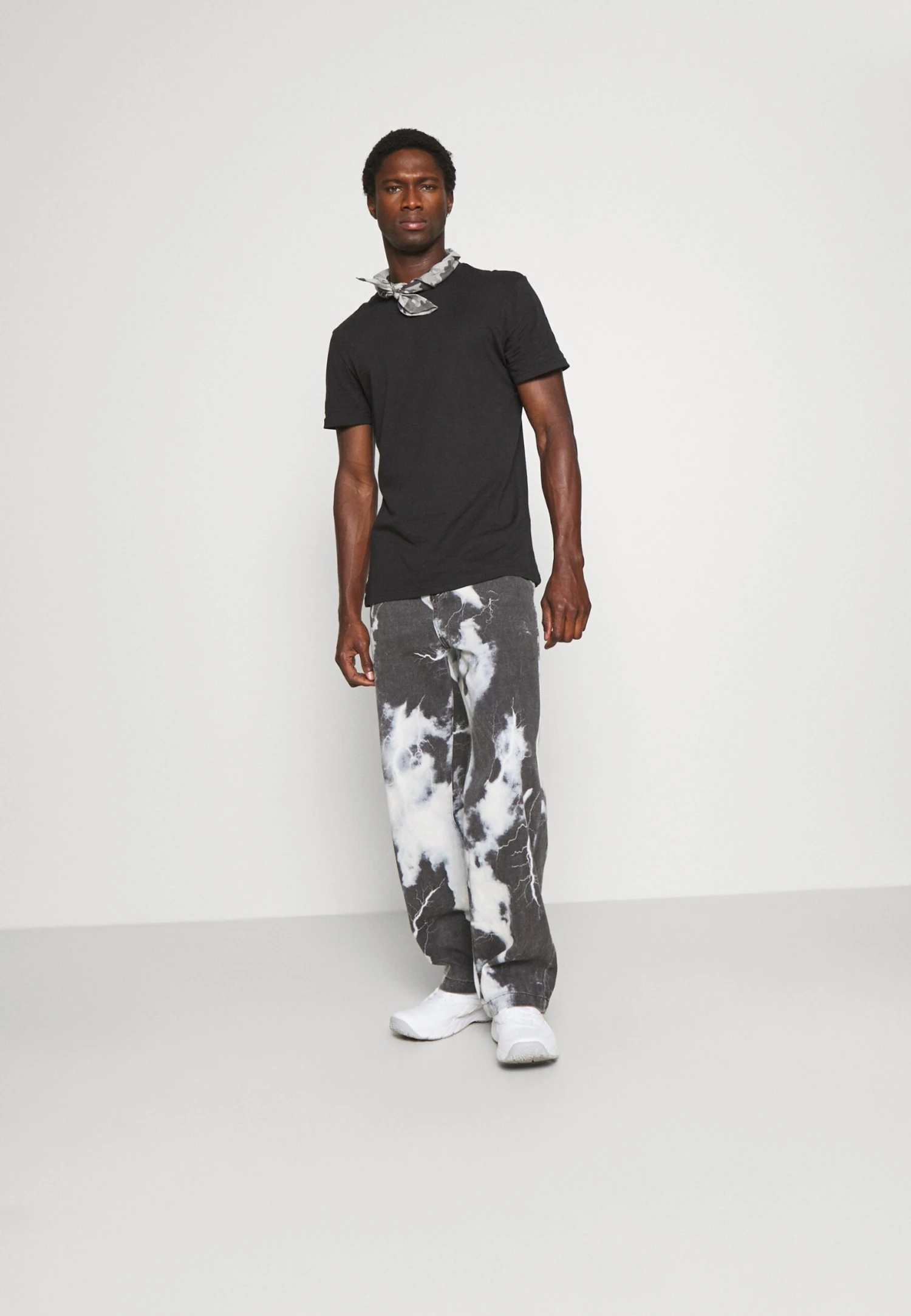 Pier One 3 Pack - Basic T-Shirt - Black/Mottled Dark Grey/Bordeaux 3 Pier One 3 Pack - Basic T-Shirt - Black/Mottled Dark Grey/Bordeaux