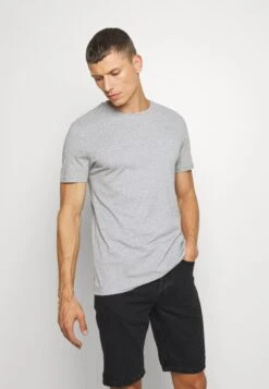 Pier One 7 Pack - Basic T-Shirt - White/Blue/Green -Pier One eda6b13a6c134a3f80a2d698b4ee4ee0