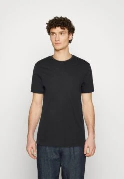 Pier One 5 Pack - Basic T-Shirt - White/Off-White/Light Grey/Beige/Black -Pier One f745b7dba27b4ebfbb2f71e19a74257d