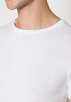 Pier One 3 Pack Muscle Fit- Basic T-Shirt - White 11 Pier One 3 Pack Muscle Fit- Basic T-Shirt - White -Pier One fbff782df8bd48e785ba49657f6e4762